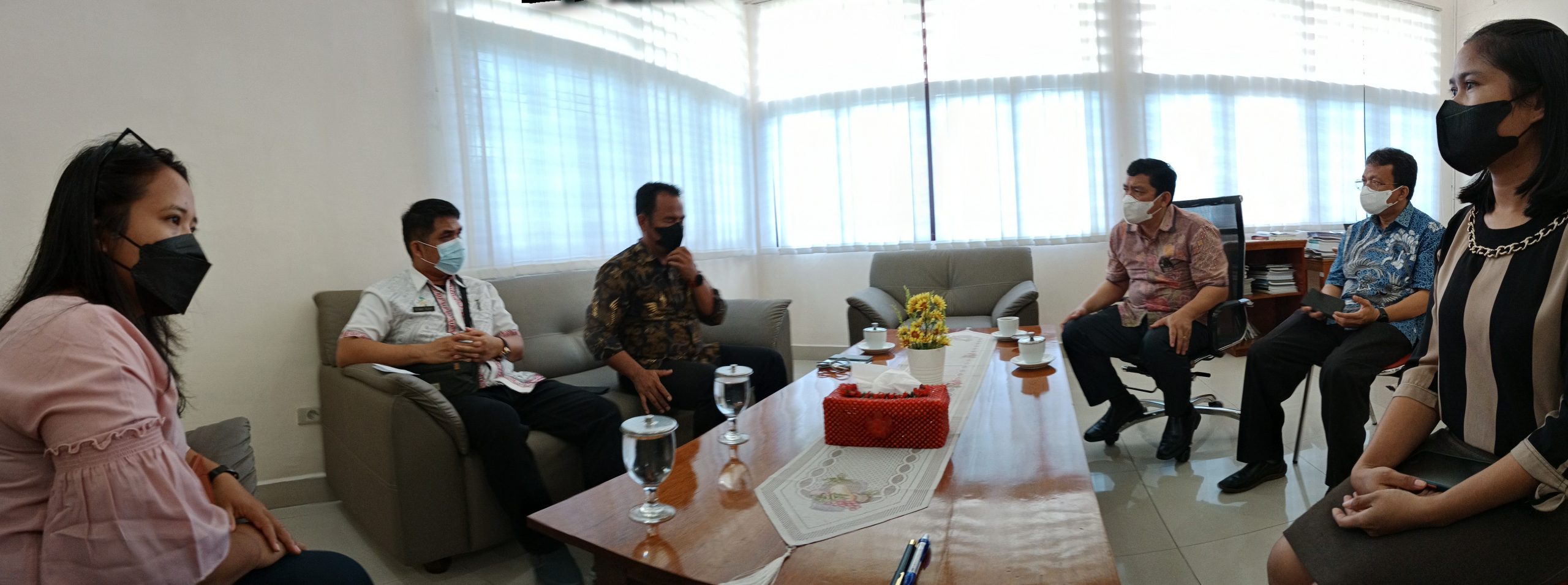 Kunjungan dan Rapat Pengurus Yayasan Pendidikan (YP) GKPS ke Kantor Pimpinan Sinode GKPS.