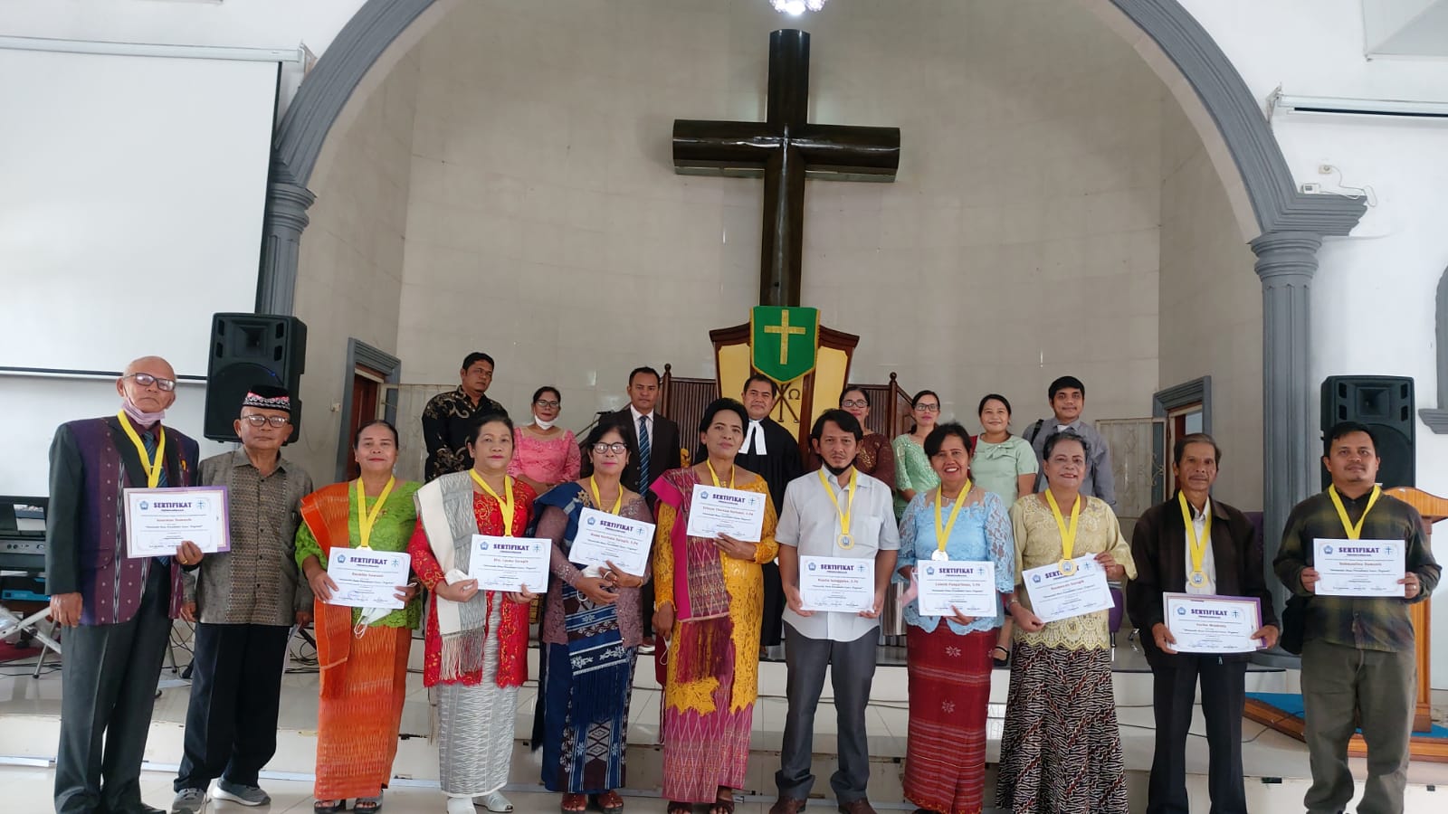 Pemberian Penghargaan Kepada Guru Purnabakti Yayasan Pendidikan GKPS