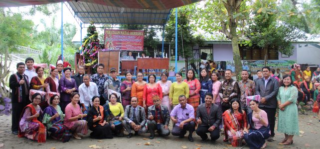 Berjalan bersama, bergandengan tangan, dan bertransformasi